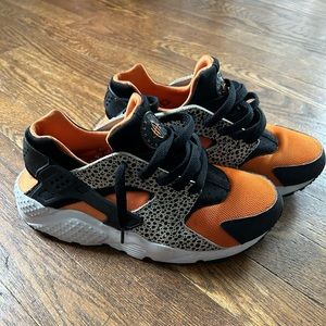 Women’s Nike Huarache Run Safari Sneakers